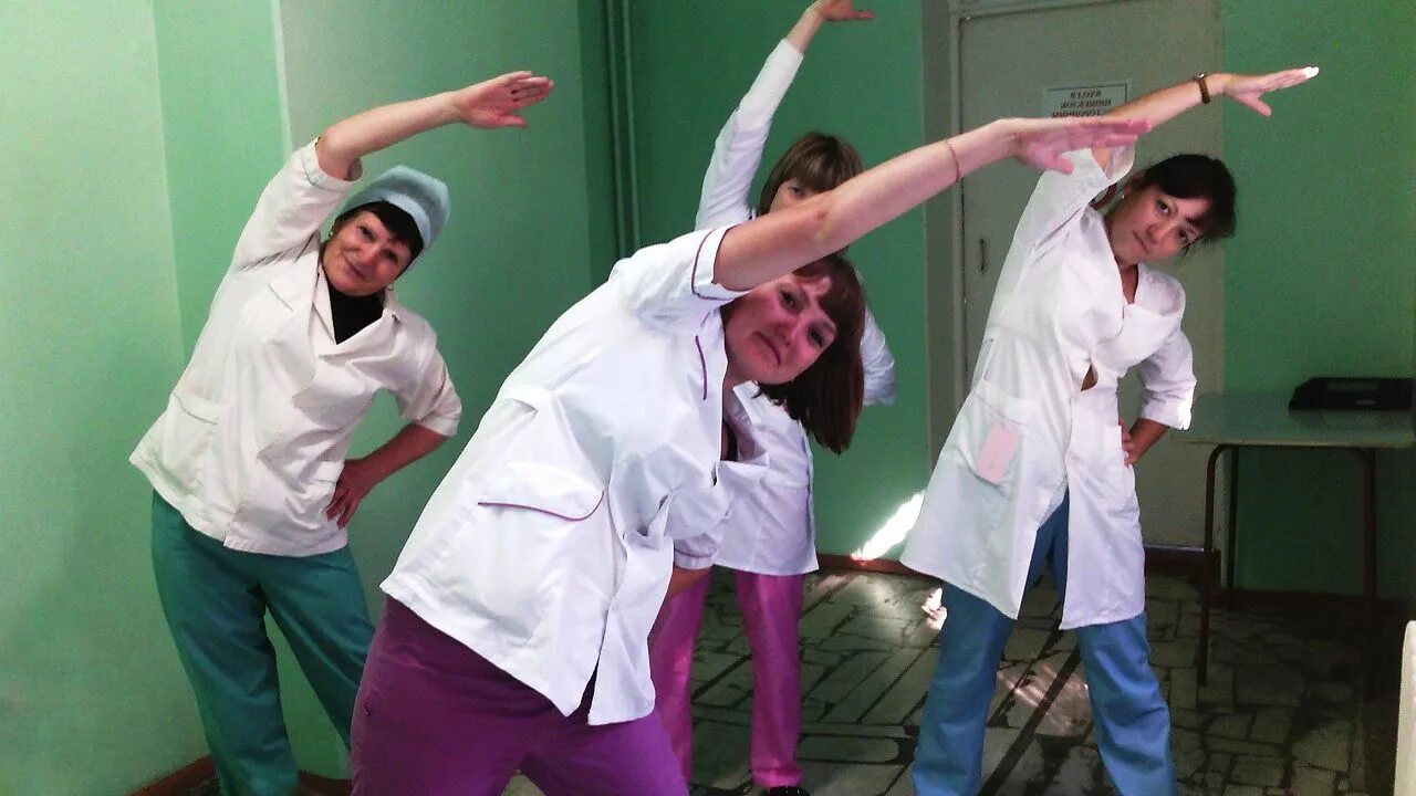 врачебная комиссия. медсестра. производственная гимнастика для медицинских работников. перерывы медицинских работников. медицинский работник.