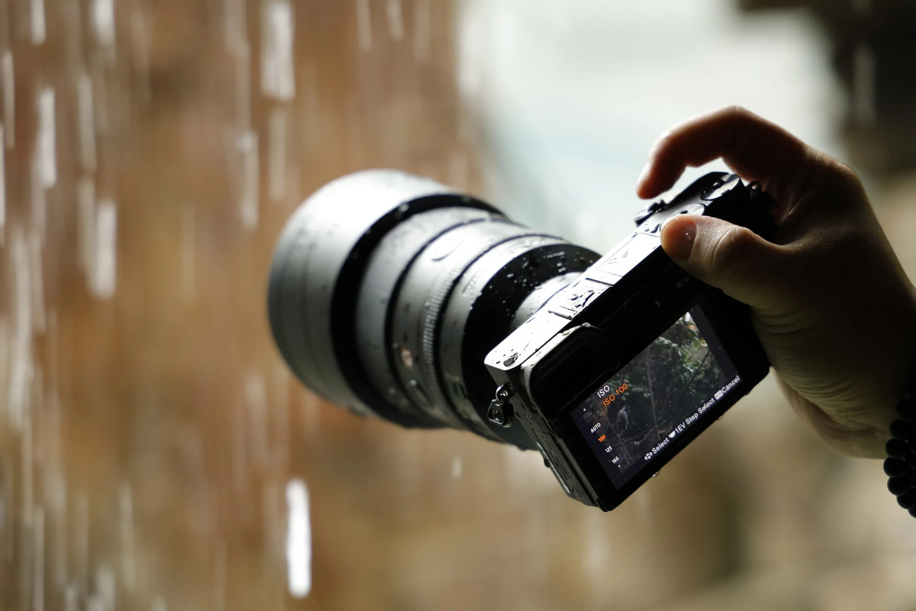It can take photographs