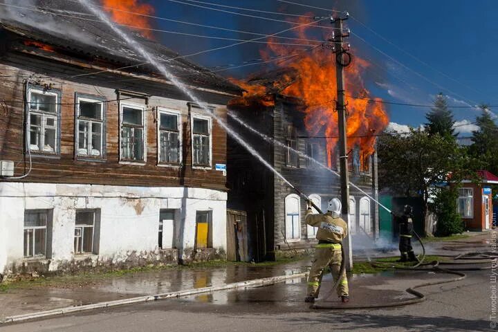 Пожар картинки. Зимогорье 78 валдай. Валдай пожар. Пожар на луначарского. Валдай.
