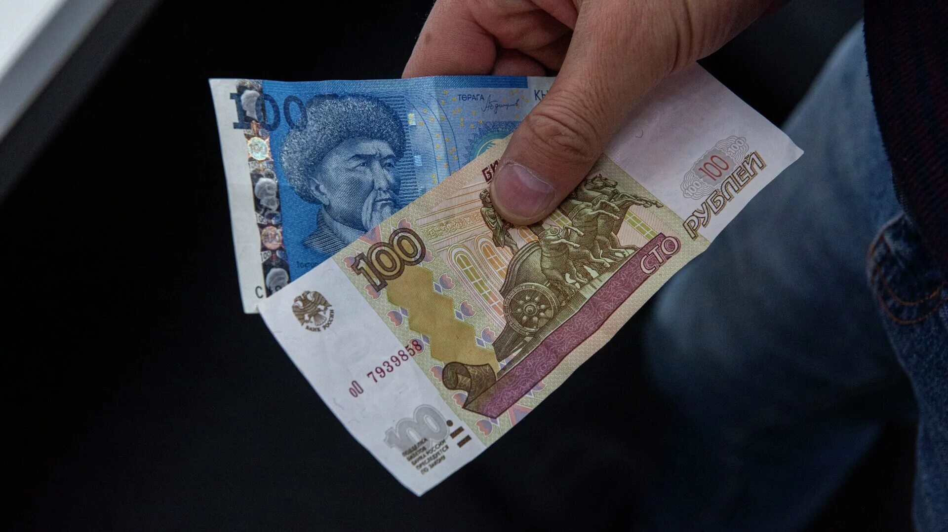 Рубль ош. Сом валюта. Валюта Кыргызстана сом. Киргизский сом в рублях. Рубль валюта кыргыз сом.
