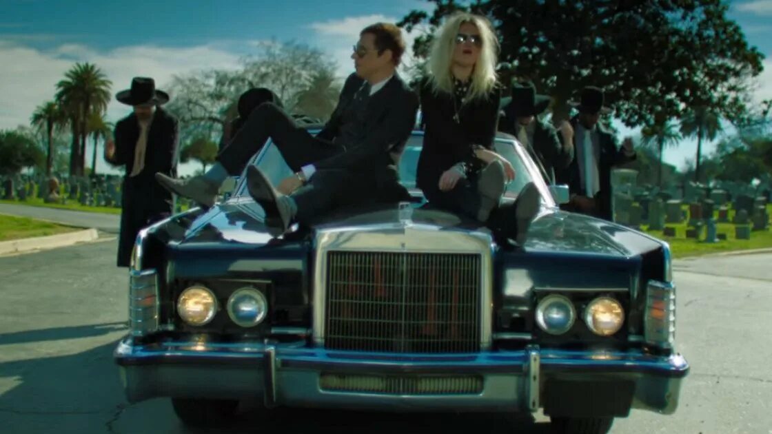 Kills видео. Doing it to Death the Kills. The Kills Band. Music Video about American Family with Kills.