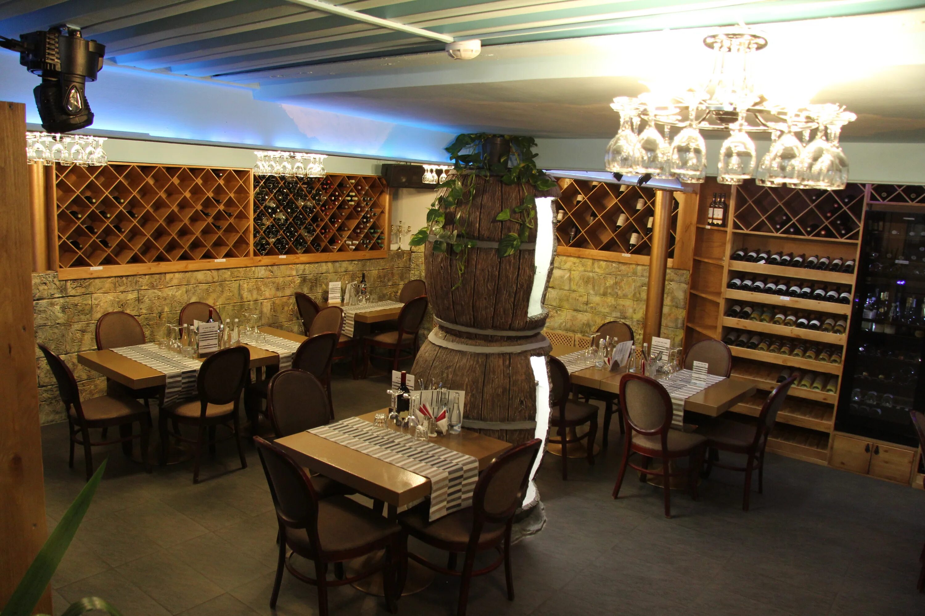 Каса дель исла фото. Ла каса дель. Ресторан ла каса москва. Ла каса дель. Раменки 5 ресторан балкон.