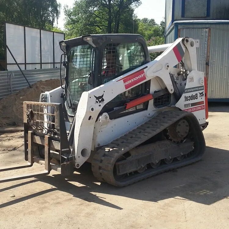 Стекло bobcat. Бобкэт t650. Мини-погрузчик Bobcat t650. Бобкэт 650. Погрузчик Bobcat t770.