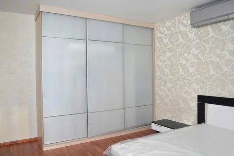Шкаф купе светлого цвета
