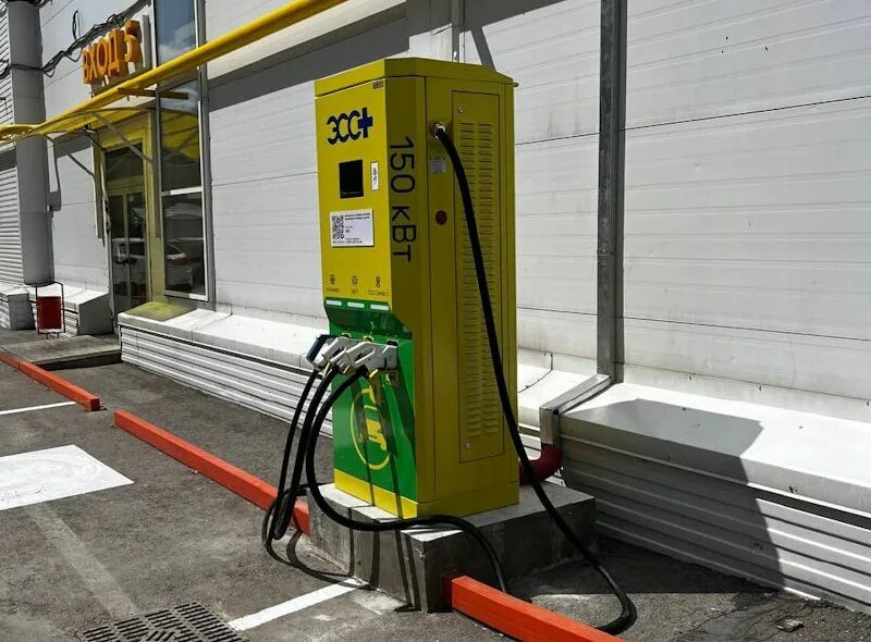 установка зарядных станций. зарядка для электромобиля 380 вольт. зарядная станция g600. зарядная станция bliss chargercube. установка зарядных станций.