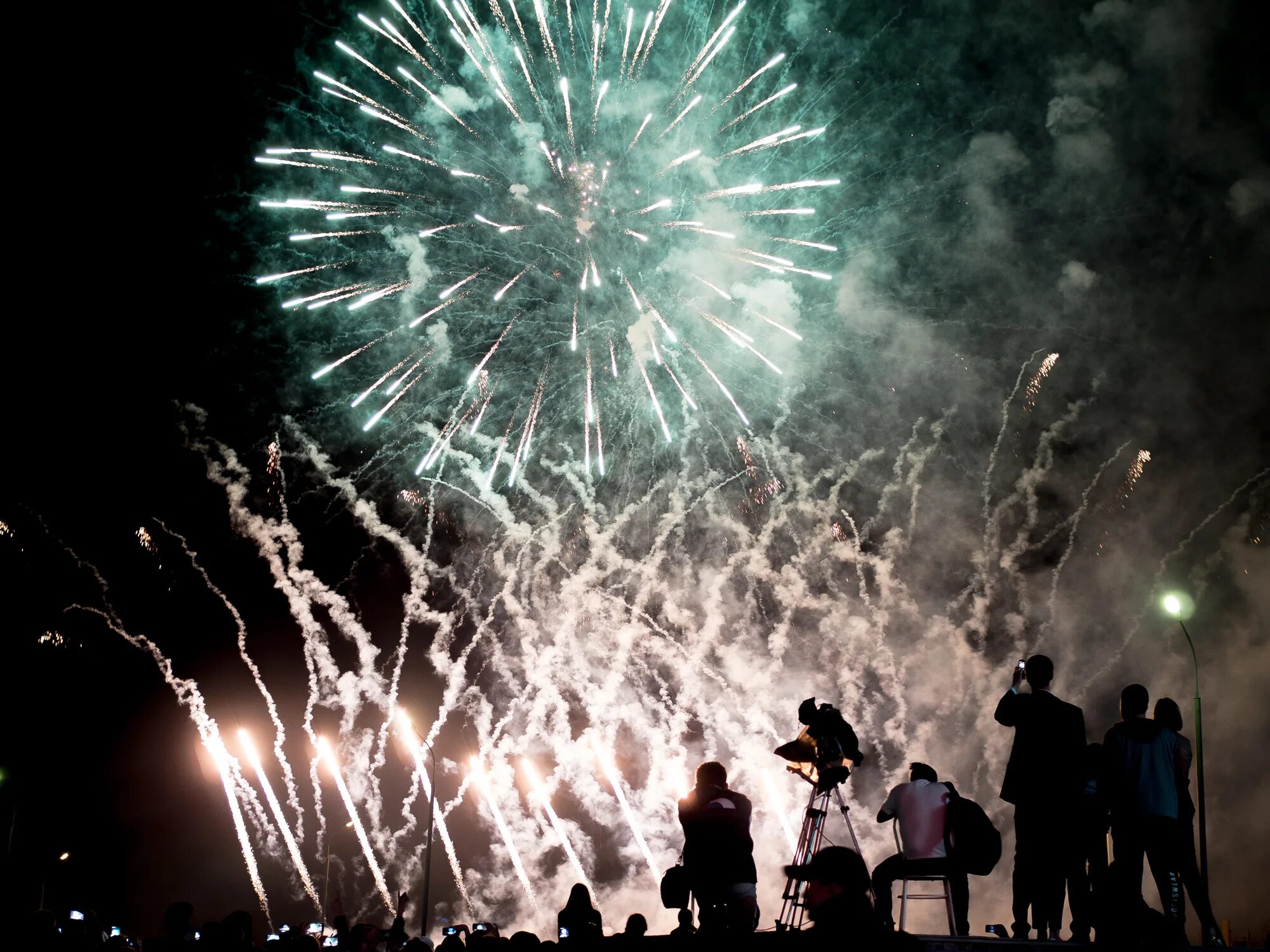 Братеево ростех фестиваль. Празднование дня металлурга в магнитогорске 2022. Салют в магнитогорске сегодня. День металлурга магнитогорск. Сумидагава фестиваль фейерверков.