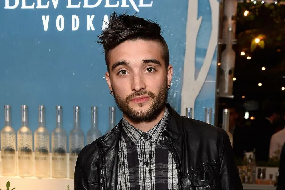 Том the wanted. The wanted tom parker. Том паркер из the wanted. Том the wanted. Tom parker singer в пальто.