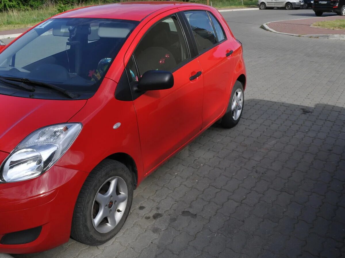 Тойота ярис продажа. Toyota Yaris 2009. Тойота Ярис 2009 красная. Тойота Ярис 2002 красный. Тойота Ярис 2008 красная.