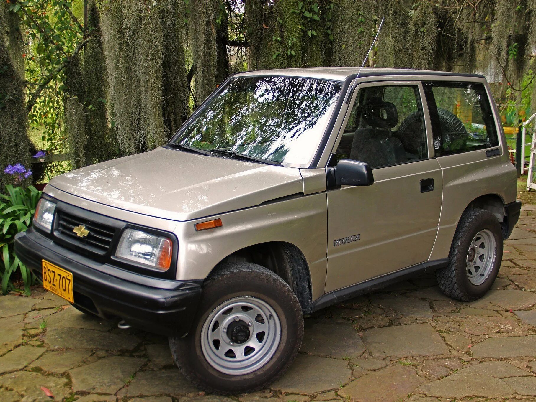 Сузуки первого поколения. Suzuki Vitara 1. Сузуки Витара 1 поколения. Chevrolet Vitara. Сузуки Витара 1 поколения 5дверка.