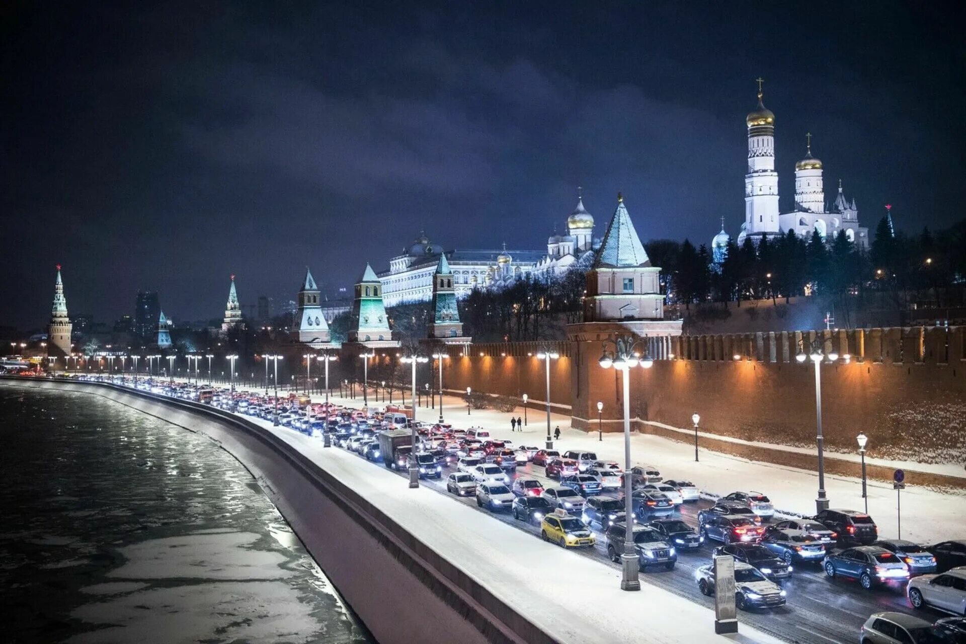Какой город сейчас показывает. Москва. Белый Кремль Москва. Кремль зимой. Зима в Москве.