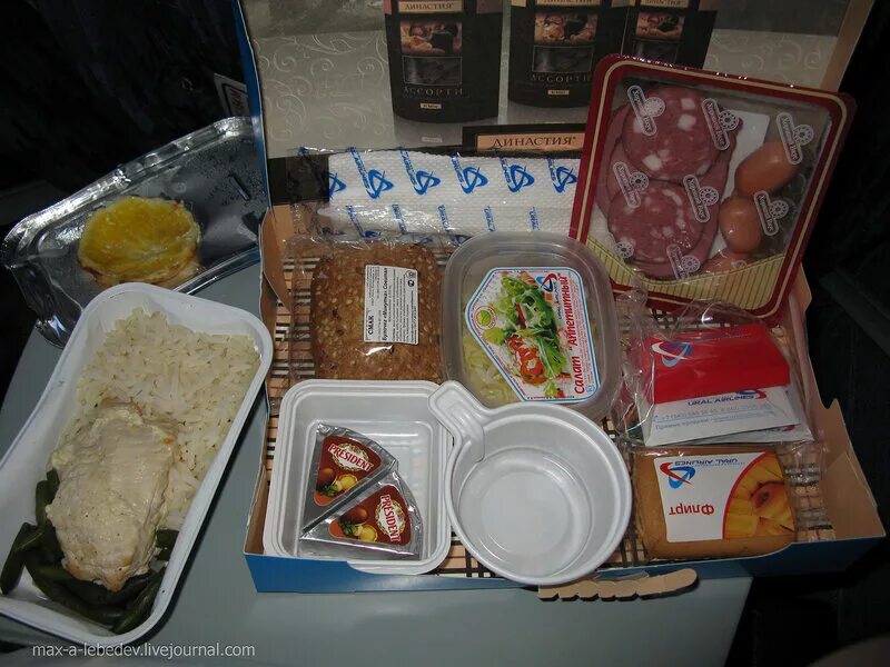 Еда в самолете уральские авиалинии. Уральские питание. Уральские авиалинии еда. Питание уральские авиалинии сэндвич. Уральские авиалинии питание эконом класса.