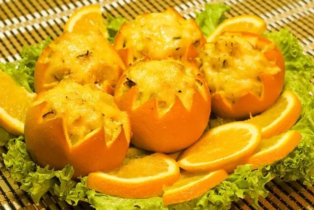 Фаршированный апельсин. Печеный апельсин. Запеченный апельсин. Закуска в апельсиновой кожуре в духовке. Печеные апельсины
