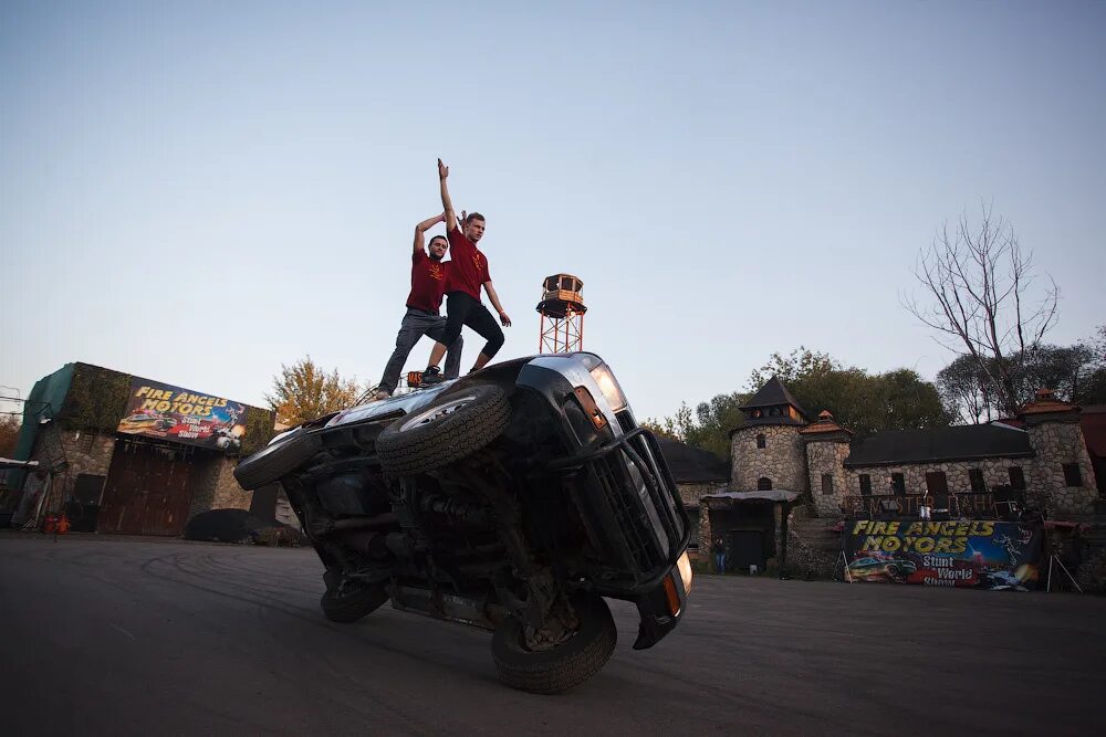 Каскадер коллаж. Каскадеры дата. Крепость каскадеров сетуньский стан. Шоу каскадеров уфа. Театр каскадер.