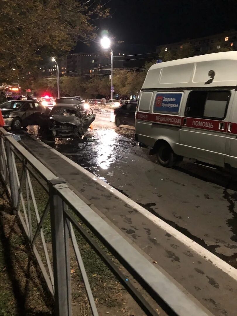 Авария на проспекте Гагарина. Происшествия в Оренбурге на транспортной. Что творится в оренбурге