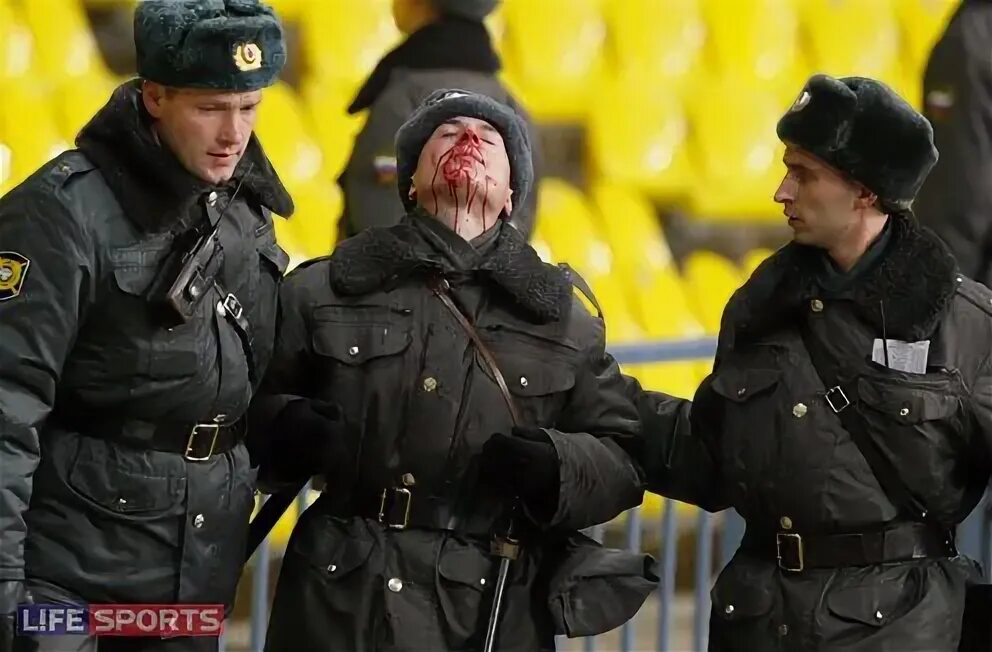 Побил ментов. Побил ментов. Нападение на полицейского. Избили сотрудника полиции. Посягательство на сотрудника полиции.