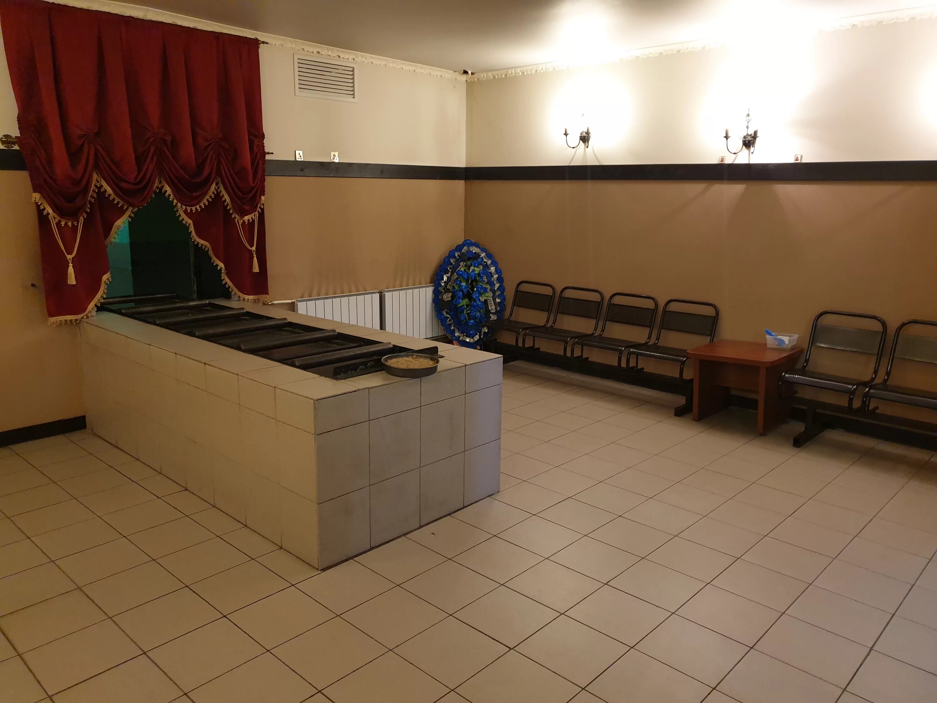 Прощальный зал в крематории СПБ. Малый зал крематория СПБ. Прощальный зал крематория Екатеринбург. Крематорий ритуальный зал. Залы крематория