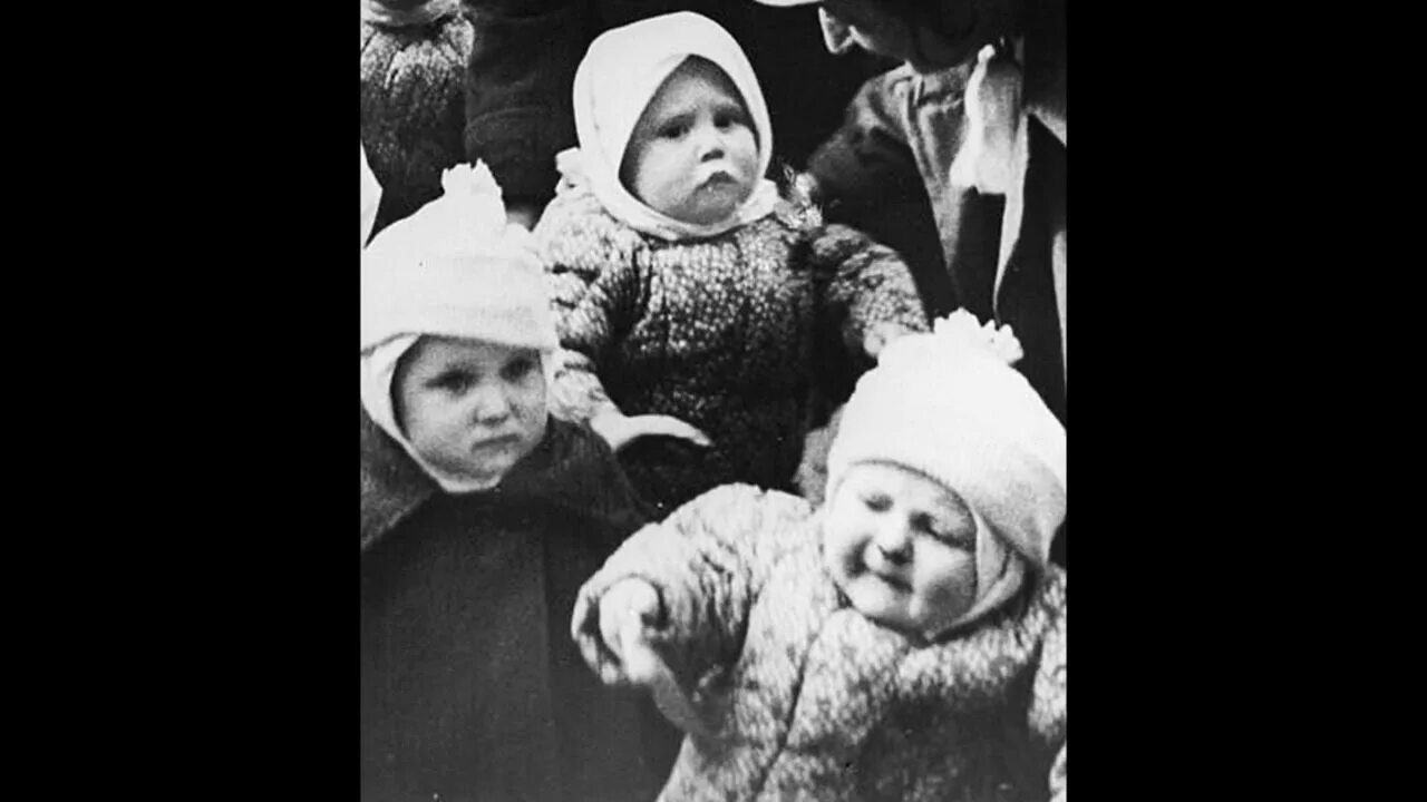 Дети блокадного Ленинграда фото. Дети эвакуированные из блокадного Ленинграда. Эвакуация детей из блокадного Ленинграда. Детский дом в блокадном Ленинграде.