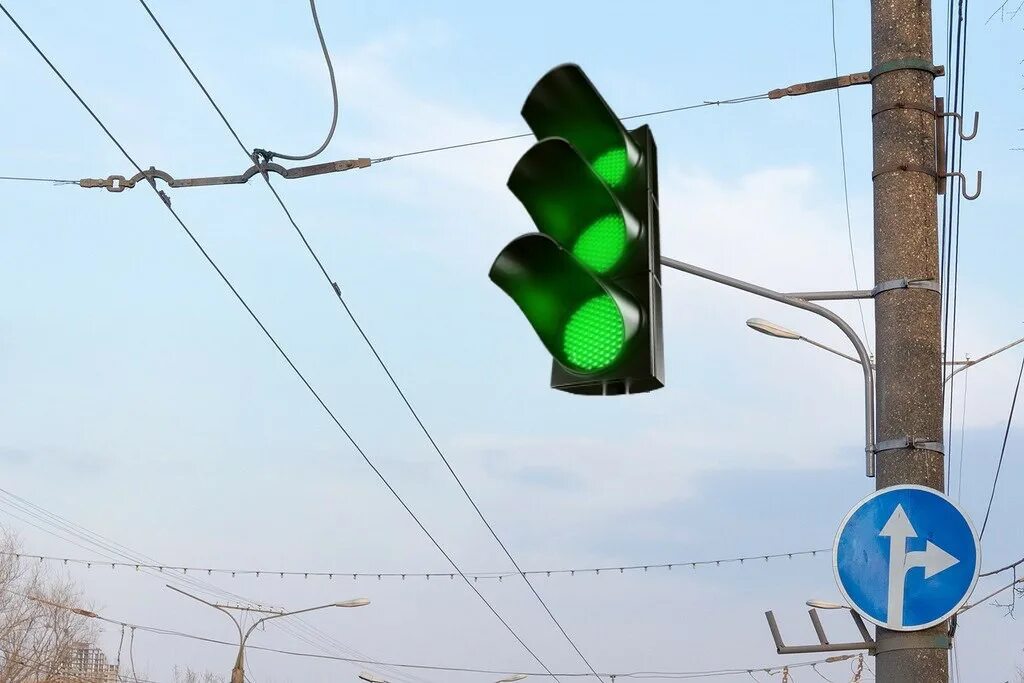 Зеленый светофор. Зеленый цвет светофора. Зеленый свет светофора. Зеленая волна светофоров.