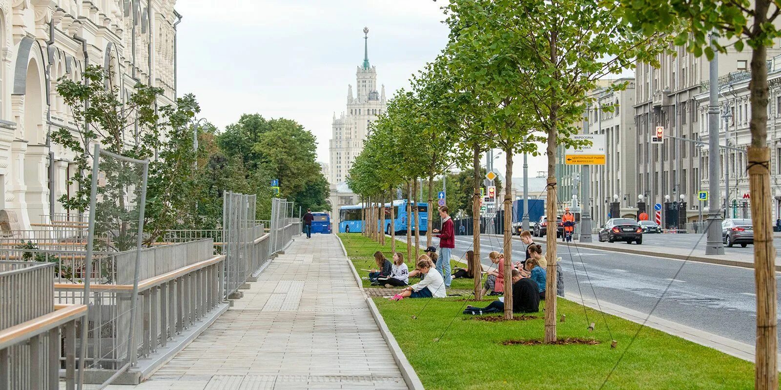 Почему не показывают улицу. Центральные улицы Москвы пешеходные. Пешеходное пространство. Пешеходнвеулицы Москвы. Пешеходные зоны Москвы.