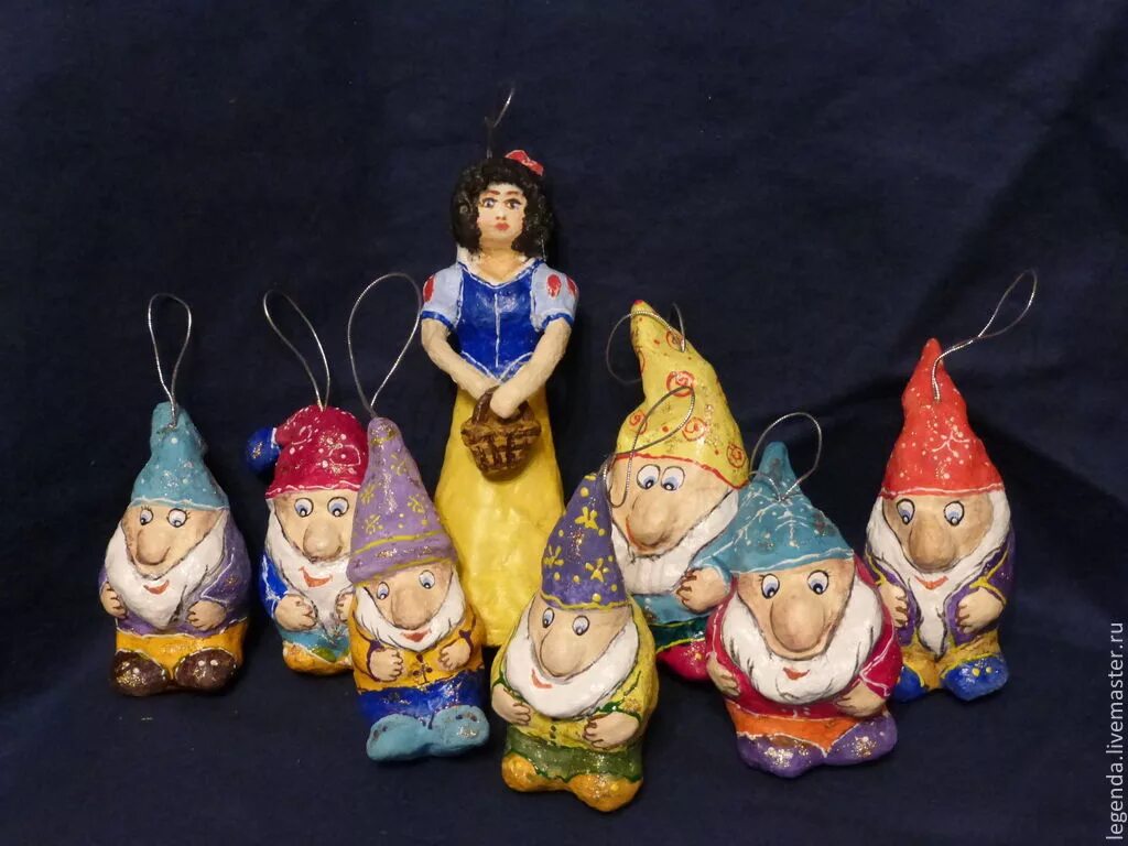Сказка елочных игрушек. Елочные игрушки белоснежка и семь гномов. белоснежка и 7 гномов елочные игрушки. елочные игрушки папье маше. набор елочных игрушек белоснежка и семь гномов.