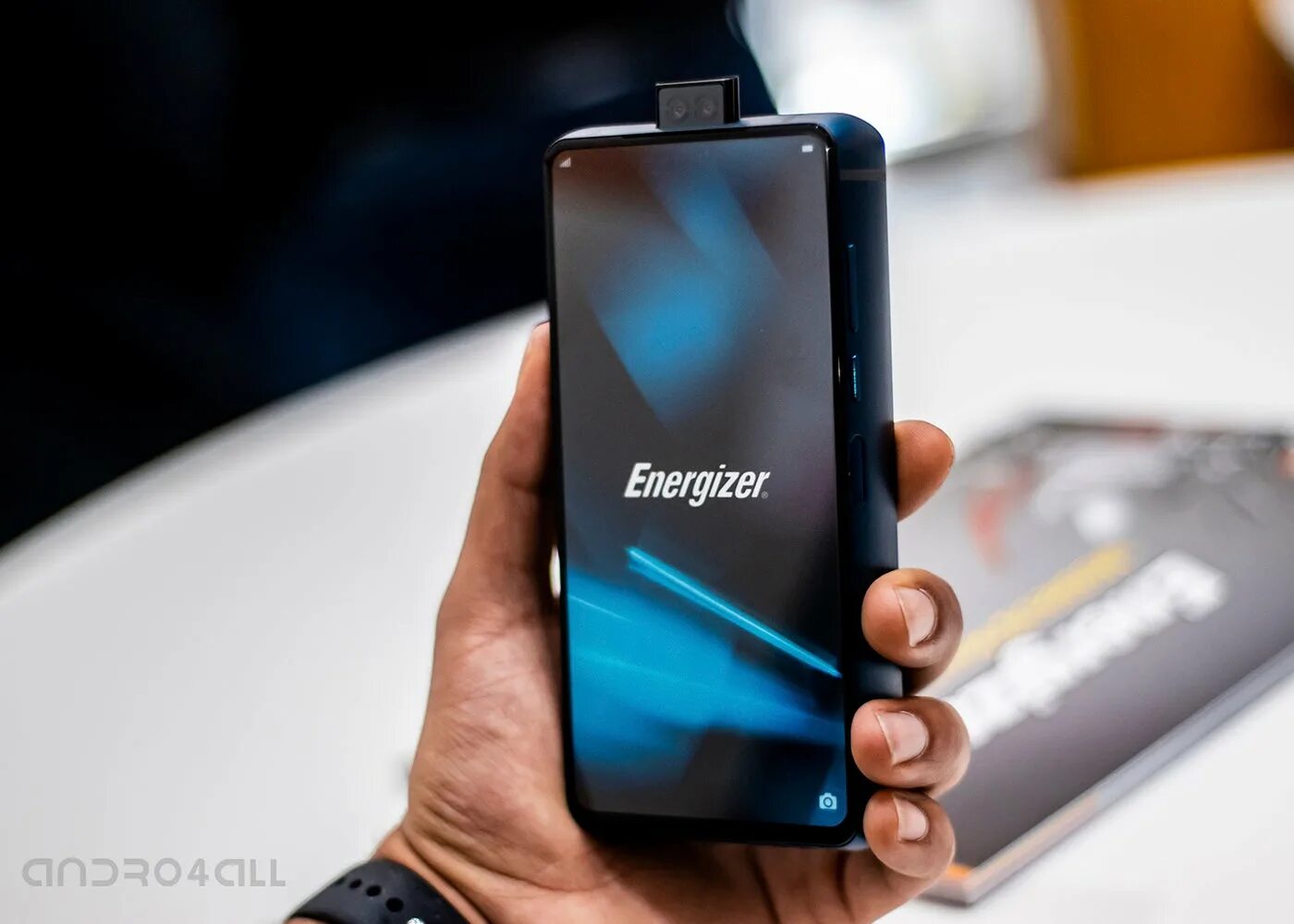 Толстый телефон. Смартфон Energizer p18k. Смартфон-кирпич Energizer Power Max p18k Pop. Energizer смартфон 2019. Energizer Power Max p8100s.