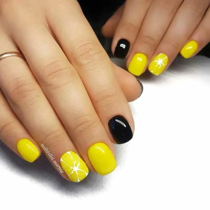 Желто черный маникюр на короткие Желтый маникюр 2020: новинки фото Manicure, Nail trends, Nails