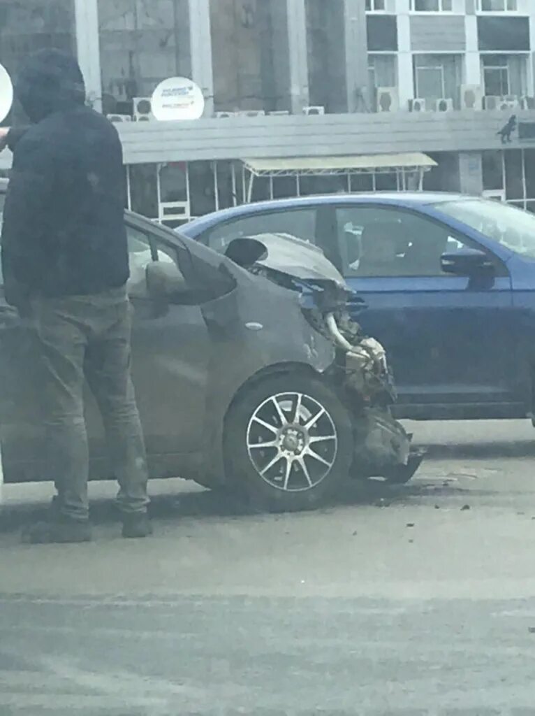 Авария на плеханова сегодня. Авария с такси екатеринбург. Авария на аминьевском шоссе. Сегодня авария была в туле плеханова. Дтп в такси екатеринбург.