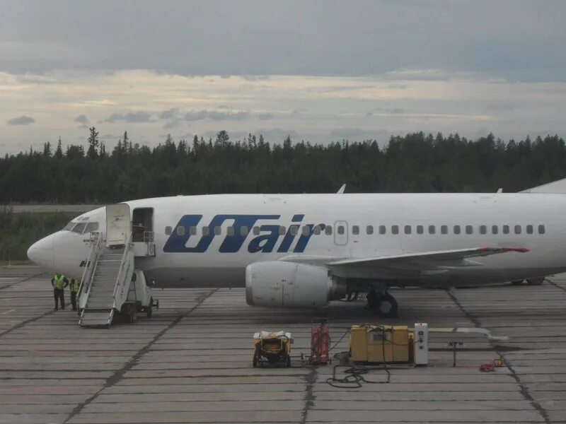 Усинск казань авиабилеты. Москва усинск самолет. Москва усинск самолет. Москва усинск самолет. Самолет ютэйр боинг 737.