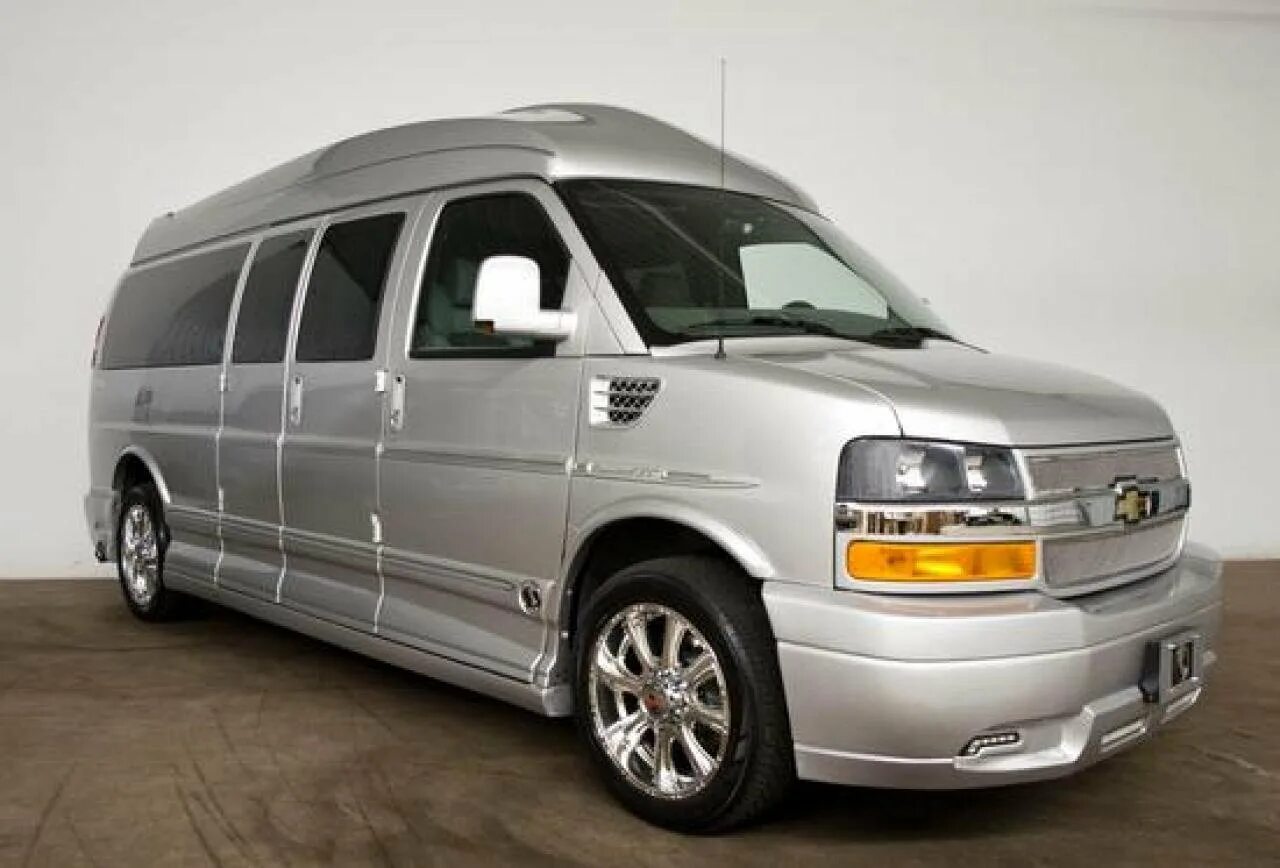 Chevrolet Express 2019. Chevrolet Express 2017. Chevrolet Express 2023. Минивэн Шевроле экспресс 2019. Шевроле продажа б