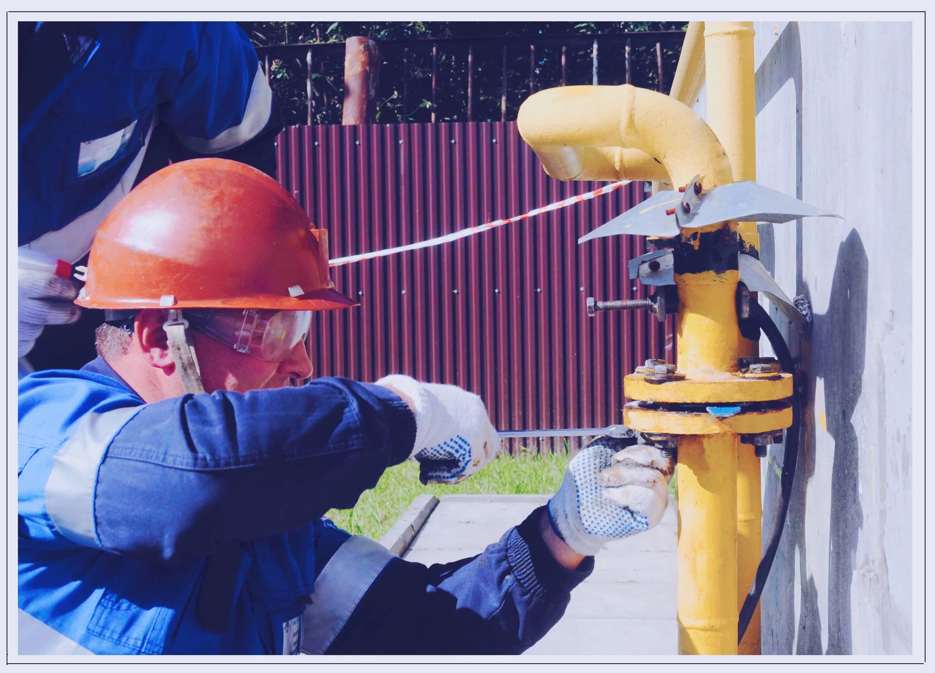 Слесарь по эксплуатации и ремонту газового оборудования. Слесарь по газовому оборудованию. Монтаж технологического оборудования. Слесарь газового хозяйства. Слесарь нефтяного оборудования.