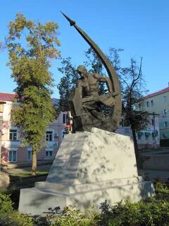 Памятник в курске