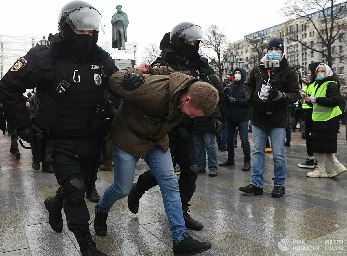 Задержание на митинге в Москве. Протесты в Москве. Задержания протесты 23 января 2021.