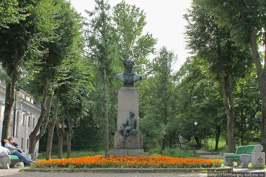 Ломоносов Ленинградская область памятники. Город Ломоносов памятники. Ломоносов памятник в Северодвинске. Детям про город Ломоносов.