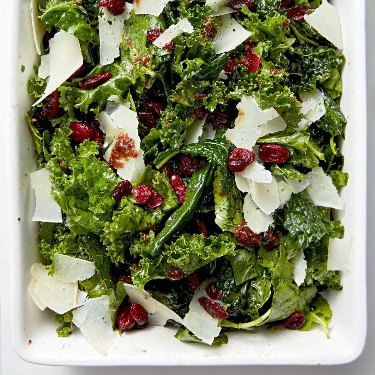 Many salad. Kale salad. бальзамический соус для салата. крем бальзамический для салата. салат с бальзамическим соусом рецепт.
