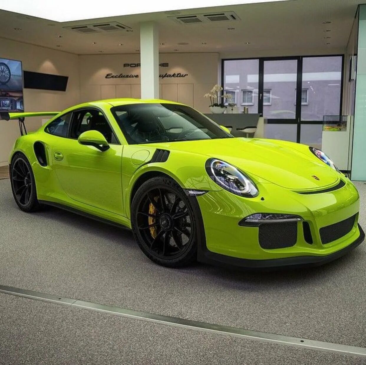 Кислотные машины. Porsche 911 gt3 зеленый. Porsche 991 gt3 RS. Porshe gt 991 зеленый.. Порше 911 салатовый.