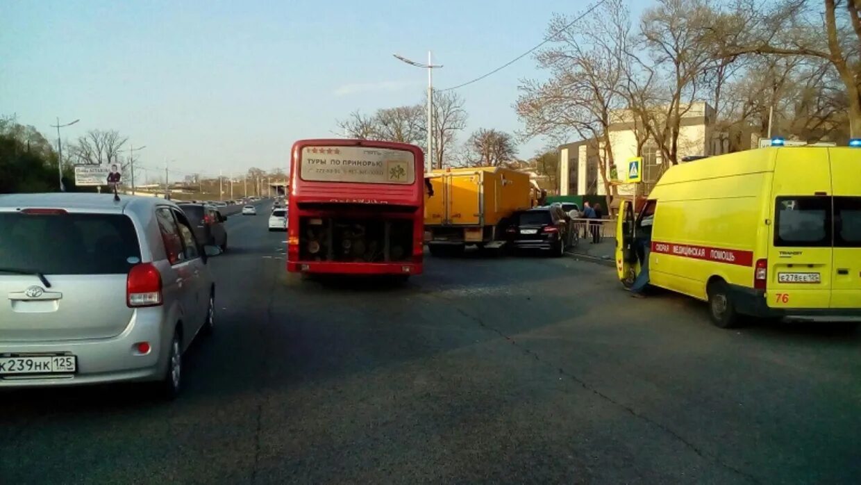 Владивостокский автобус. Пассажирский автобус с прицепом Приморье. Маршрутка владик-Моздок. В Зеленокумске заманивают в автобус украинцы.