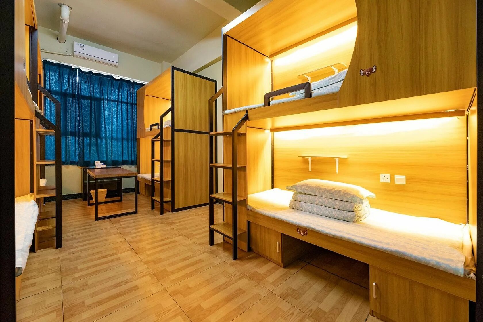 Общежития примеры. Кровати для хостела. Капсульные кровати для хостела. Двухъярусные кровати для хостелов. Хостел кровати.