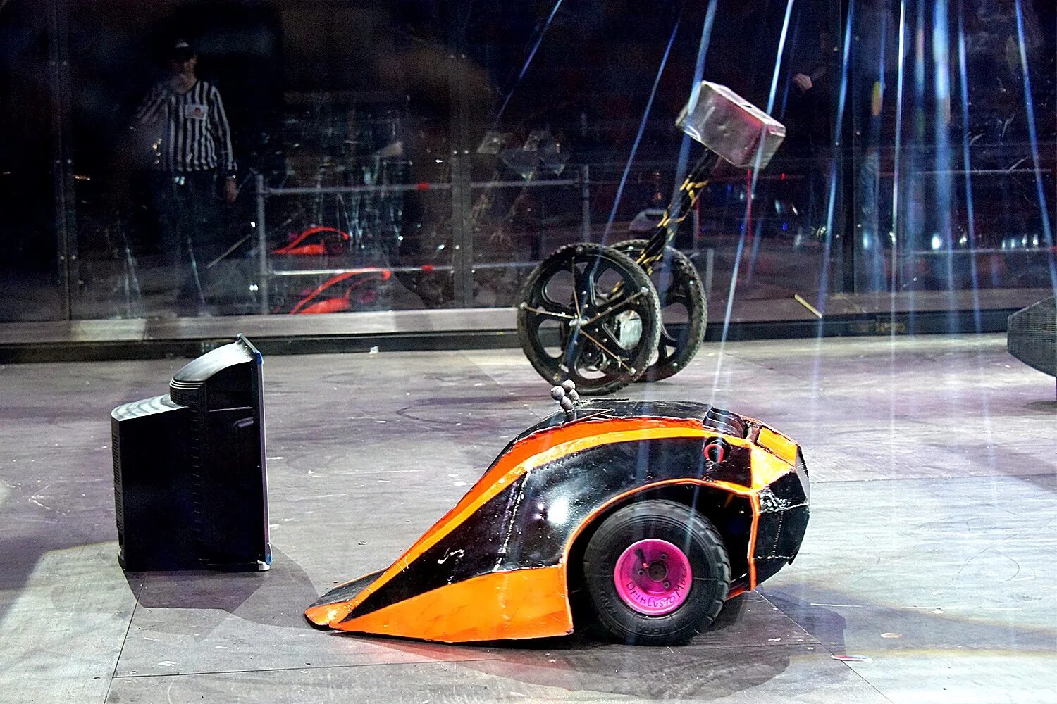 Битвы роботов Battlebots 2019. Битва роботов Дрималовский робот 2019 Solarbot. Битва роботов на арене. Битва роботов соревнования. Битва роботов призовые