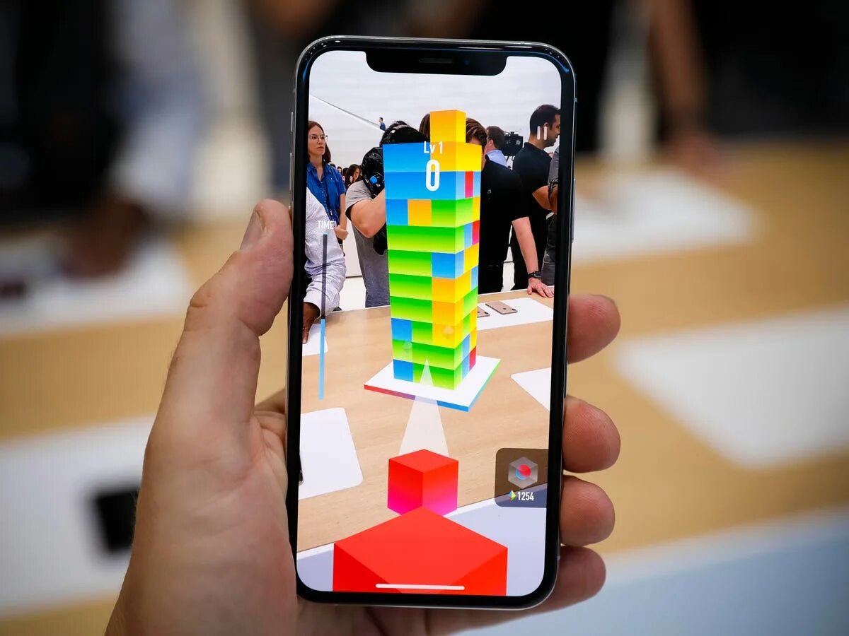 Игра iphone x. Дополненная реальность айфон. Дополненная реальность игры. Ifon дополненная реальность. Айфон в реальности.