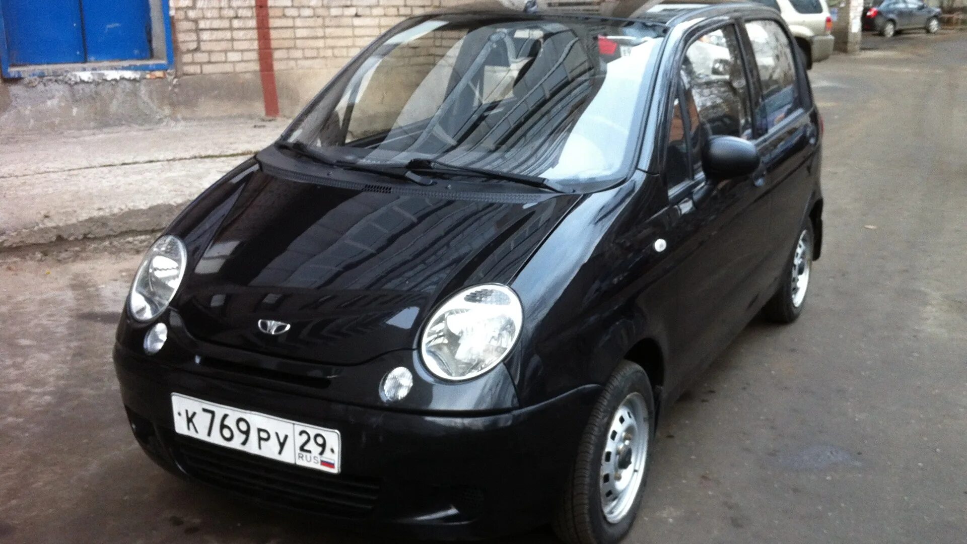 Дэу матиз 2012 год. Дэу Матиз 2012. Daewoo Matiz 2012 салон. Matiz серый с черной планкой. Бесит Матиз 2012.