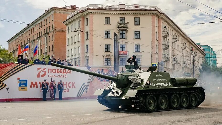 Танк в мурманске. Танк в мурманске. Танк в мурманске. М4 шерман на параде 24 июня. Шерман на параде мурманск.