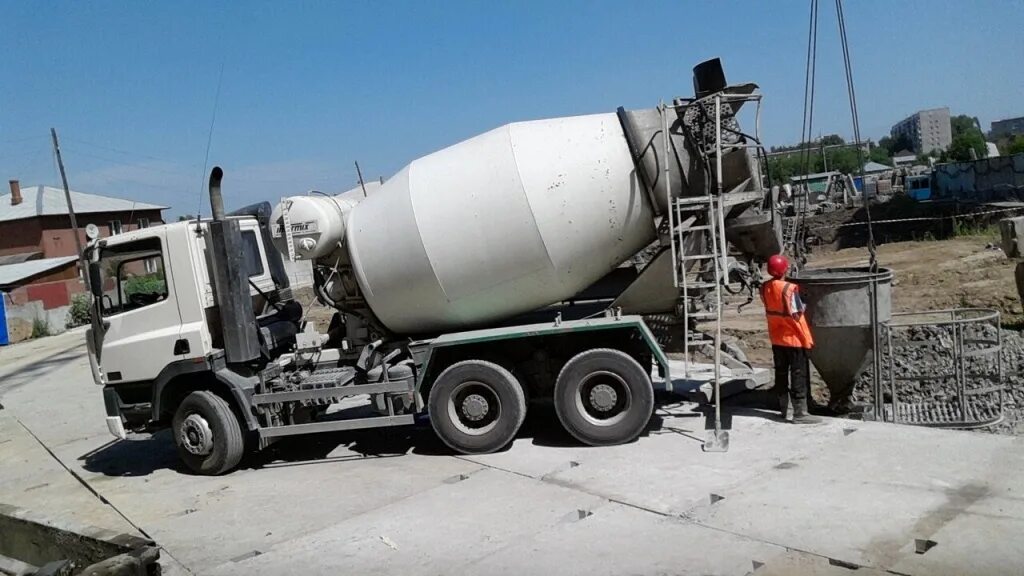 Бетономешалка concrete mixer. Carmix 2. 5xl (бетоносмеситель с самозагрузкой). Машинист бетоносмесителя. Миксер бетономешалка машина addforce.