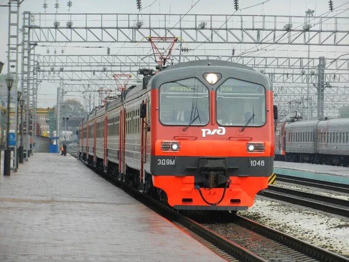 Поезд электричка. Пригородный поезд. Электричка Иркутск. Электричка фото.