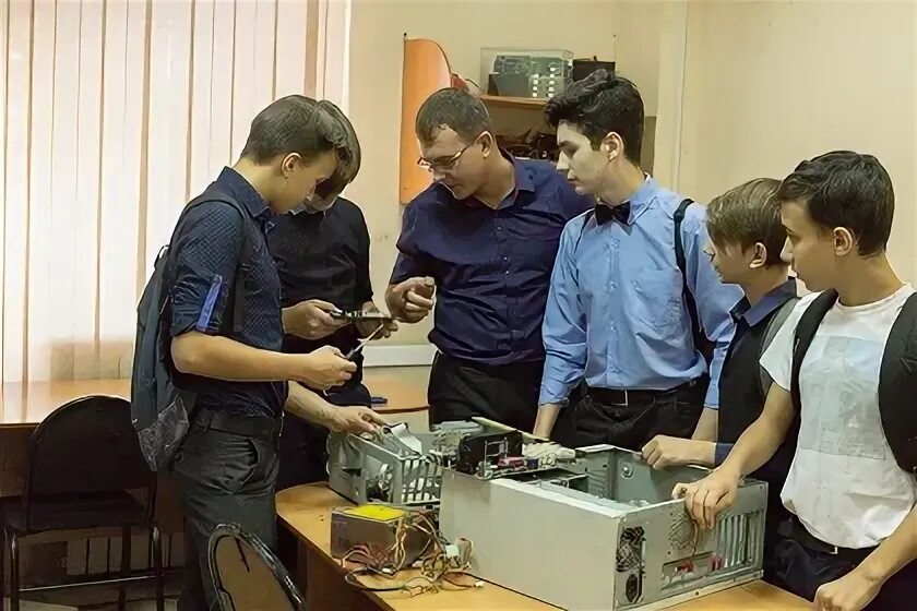 Иат иркутск. Колледж авиационный техникум иркутск. Иркутский авиационный техникум коридоры. Авиационный техникум иркутск 2. Иат иркутск.