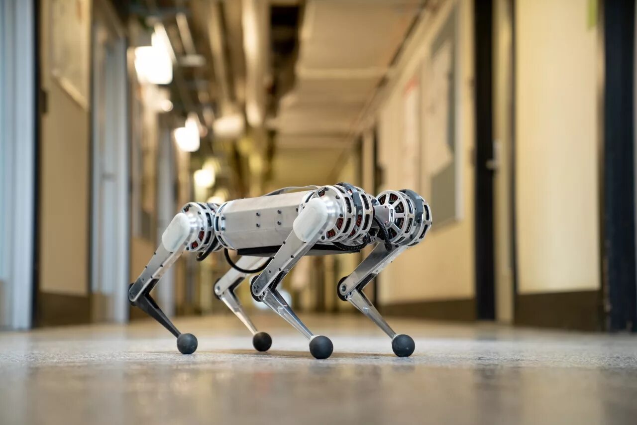 Cheetah робот Boston Dynamics. Робот гепард Boston Dynamics. Шагающий робот Бостон Динамикс. Cheetah — Четвероногий робот. Роботы играют в футбол