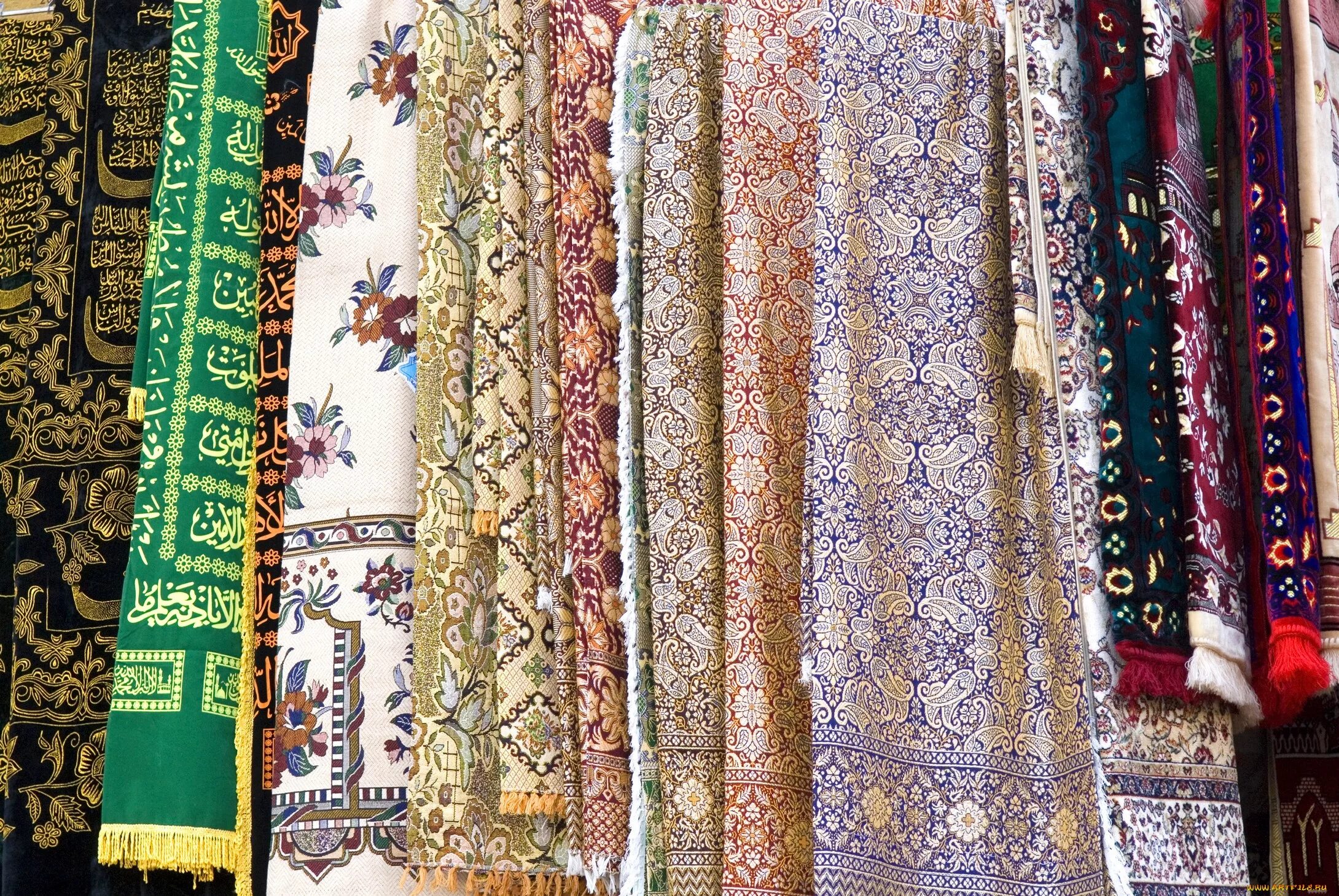 Купить ткань по оптовым ценам. Таджикские ткани. Рынок тканей. Ткани из Таджикистана. Ткани для одежды.