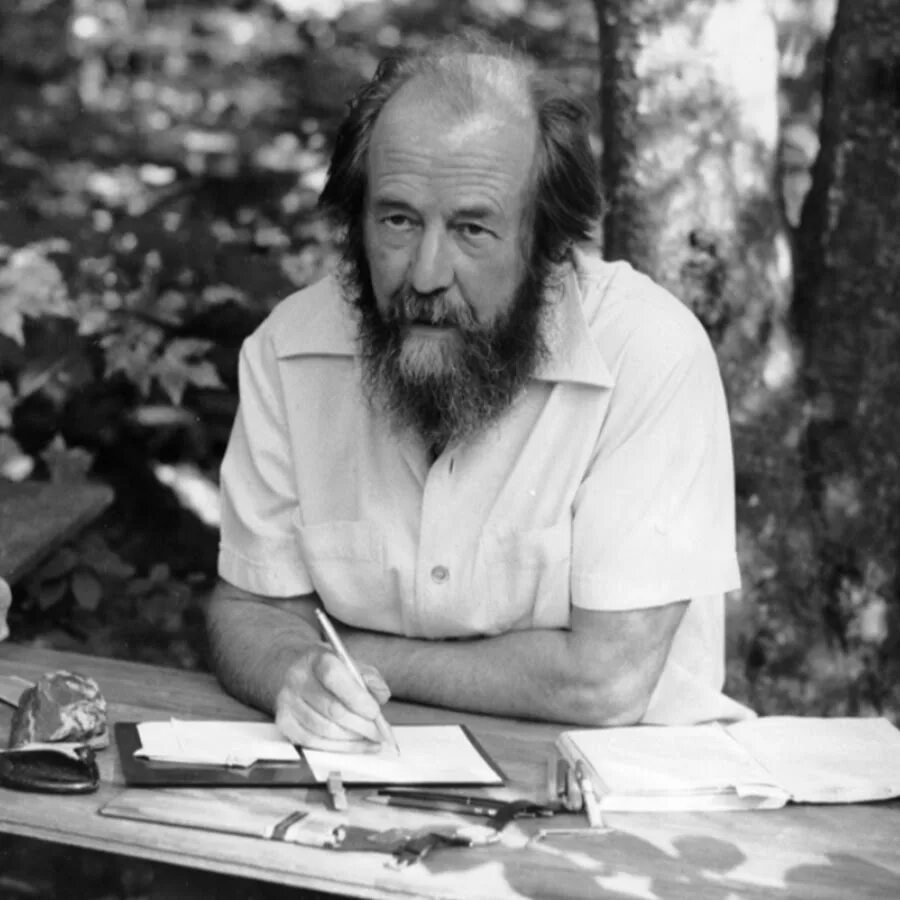 Какой солженицын писатель. Солженицын александр исаевич молодой. солженицын 1960. солженицын в швейцарии. александр солженицын кисловодск.