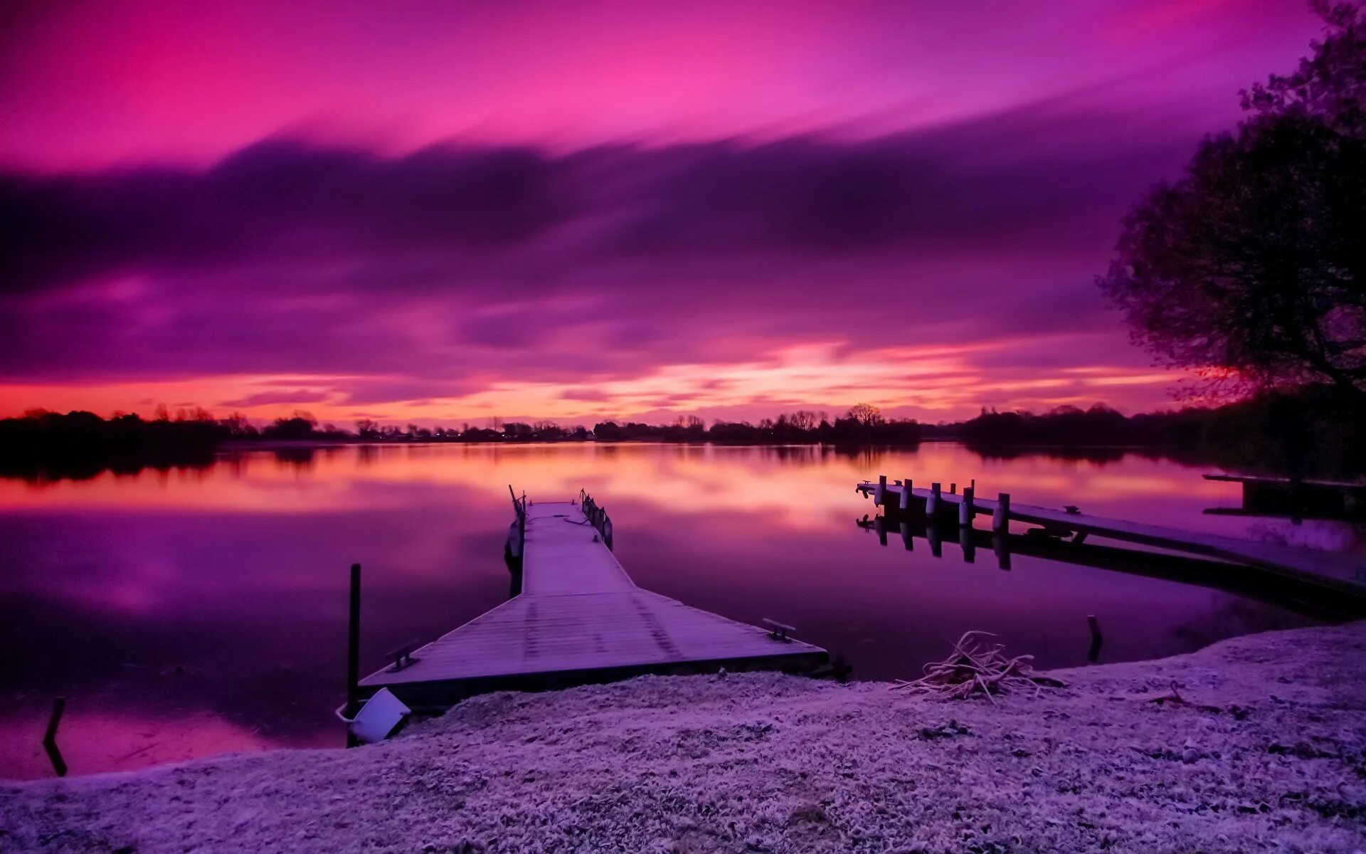 Пляж закат. Малиновое небо. Санта барбара закат. Фиолетовый закат. Малиновый берег.