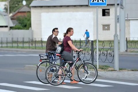 Велосипед на пешеходном переходе