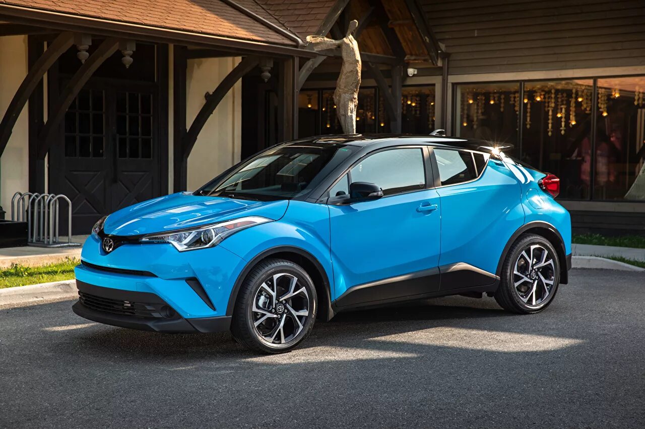 Кроссовер тойота цена. Тойота c-HR 2019. Тойота Chr 2019. Тойота c-HR 2018. Toyota c-HR 2017.